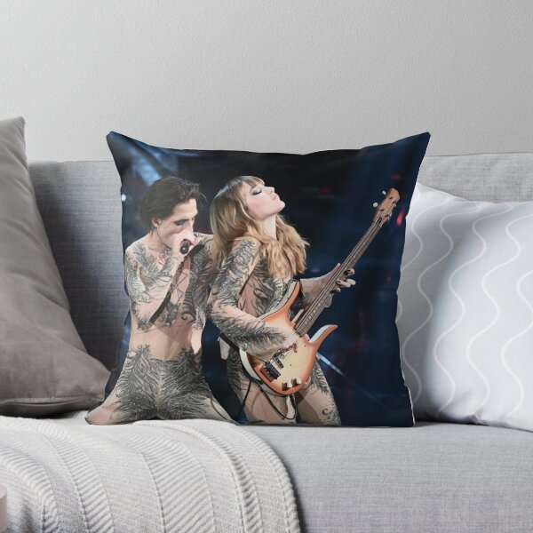 Damiano n Victoria Maneskin Throw Pillow RB1810 product Offical maneskin Merch